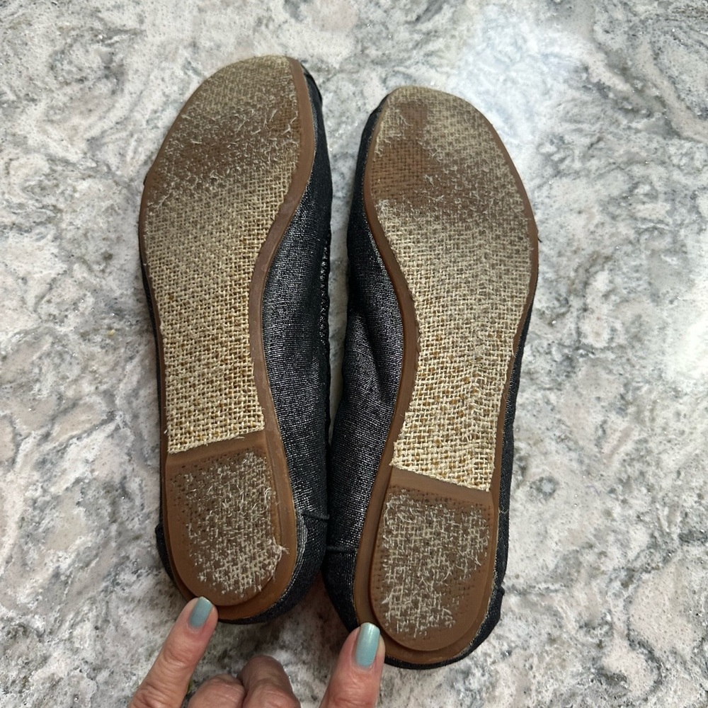 Toms Black Leather Flats Versatile Comfort size 9 - Picture 9 of 9